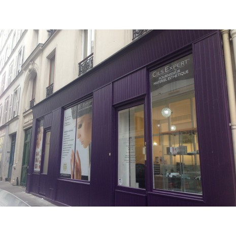 Modèle Maquillage permanent ou microblading